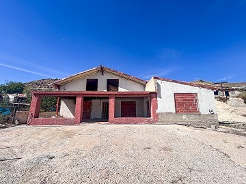 Renovation Project with Land in Agost