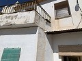 8 Bedroom town house close to the edge of town in Barinas, Murcia. in Real Estate Alicante
