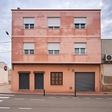 Edificio con 2 pisos y Local en Monovar