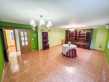 Spectacular Ground Floor Apartment with Interior Patio in Almansa