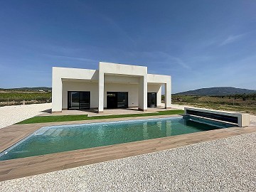Impresionante villa de obra nueva con piscina