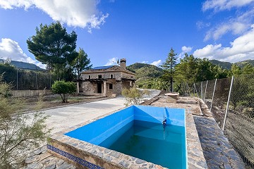 Ferme rustique avec piscine et terrain à Torremanzanas