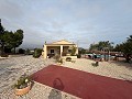 Schöne Villa mit 5 Schlafzimmern und 3 Bädern in Sax. in Real Estate Alicante