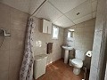 Schöne Villa mit 5 Schlafzimmern und 3 Bädern in Sax. in Real Estate Alicante