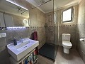 Schöne Villa mit 5 Schlafzimmern und 3 Bädern in Sax. in Real Estate Alicante