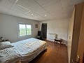 Schöne Villa mit 5 Schlafzimmern und 3 Bädern in Sax. in Real Estate Alicante
