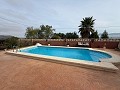 Schöne Villa mit 5 Schlafzimmern und 3 Bädern in Sax. in Real Estate Alicante