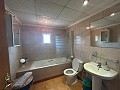 Schöne Villa mit 5 Schlafzimmern und 3 Bädern in Sax. in Real Estate Alicante
