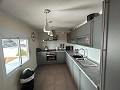 Schöne Villa mit 5 Schlafzimmern und 3 Bädern in Sax. in Real Estate Alicante