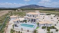 Atemberaubende, bezugsfertige Neubauvilla mit Gästehaus, Garage und Sommerküche! in Real Estate Alicante
