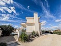 Atemberaubende, bezugsfertige Neubauvilla mit Gästehaus, Garage und Sommerküche! in Real Estate Alicante