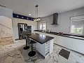 Atemberaubende, bezugsfertige Neubauvilla mit Gästehaus, Garage und Sommerküche! in Real Estate Alicante