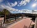 Luxe villa in Sax, Alicante, met drie dubbele garages, zwembad en tennisbaan. in Real Estate Alicante
