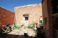 Landhuis met 100.000M2 olijven en amandelen in Real Estate Alicante