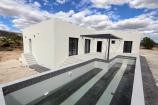 Neubauvilla mit 4 Schlafzimmern und 8m Pool in Real Estate Alicante