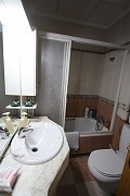 Groot vrijstaand huis met 9 slaapkamers in de stad, ideaal voor zaken in Real Estate Alicante