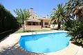 Grande Villa avec piscine et jardin in Real Estate Alicante