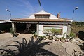 Vrijstaande villa dicht bij de stad in Caudete in Real Estate Alicante