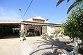 Vrijstaande villa dicht bij de stad in Caudete in Real Estate Alicante
