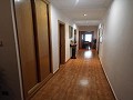 Makelloses Stadthaus mit Garage in Caudete in Real Estate Alicante