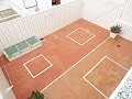 Makelloses Stadthaus mit Garage in Caudete in Real Estate Alicante