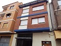 Makelloses Stadthaus mit Garage in Caudete in Real Estate Alicante