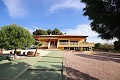 Große freistehende Villa mit Pool in der Nähe der Stadt in Elda-Petrer in Real Estate Alicante