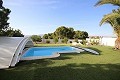 Große freistehende Villa mit Pool in der Nähe der Stadt in Elda-Petrer in Real Estate Alicante