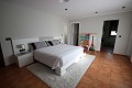 Große freistehende Villa mit Pool in der Nähe der Stadt in Elda-Petrer in Real Estate Alicante