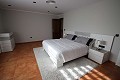 Große freistehende Villa mit Pool in der Nähe der Stadt in Elda-Petrer in Real Estate Alicante