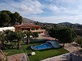 Große freistehende Villa mit Pool in der Nähe der Stadt in Elda-Petrer in Real Estate Alicante