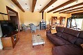 Große freistehende Villa mit Pool in der Nähe der Stadt in Elda-Petrer in Real Estate Alicante