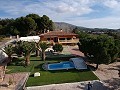 Große freistehende Villa mit Pool in der Nähe der Stadt in Elda-Petrer in Real Estate Alicante