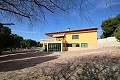 Große freistehende Villa mit Pool in der Nähe der Stadt in Elda-Petrer in Real Estate Alicante