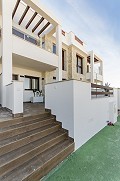Bonito Apartamento con una gran Piscina Común y 4 Pistas de Golf cerca in Real Estate Alicante