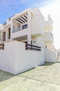 Bonito Apartamento con una gran Piscina Común y 4 Pistas de Golf cerca in Real Estate Alicante