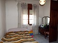 Townhouse with 5 bedrooms and private Garden in Real Estate Alicante