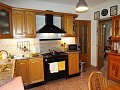 Mooi herenhuis met 4 slaapkamers in het centrum van Ayora in Real Estate Alicante