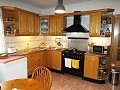 Mooi herenhuis met 4 slaapkamers in het centrum van Ayora in Real Estate Alicante