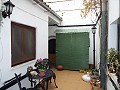 Mooi herenhuis met 4 slaapkamers in het centrum van Ayora in Real Estate Alicante