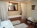 Mooi herenhuis met 4 slaapkamers in het centrum van Ayora in Real Estate Alicante