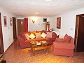 Mooi herenhuis met 4 slaapkamers in het centrum van Ayora in Real Estate Alicante
