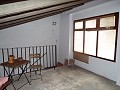 Mooi herenhuis met 4 slaapkamers in het centrum van Ayora in Real Estate Alicante