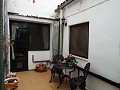 Mooi herenhuis met 4 slaapkamers in het centrum van Ayora in Real Estate Alicante