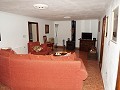 Mooi herenhuis met 4 slaapkamers in het centrum van Ayora in Real Estate Alicante
