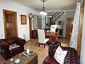 Mooi herenhuis met 4 slaapkamers in het centrum van Ayora in Real Estate Alicante