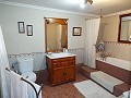 Mooi herenhuis met 4 slaapkamers in het centrum van Ayora in Real Estate Alicante