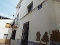 Groot herenhuis met 2 aparte appartementen en garage in Real Estate Alicante