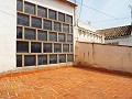 Groot herenhuis met 2 aparte appartementen en garage in Real Estate Alicante