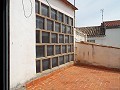 Groot herenhuis met 2 aparte appartementen en garage in Real Estate Alicante